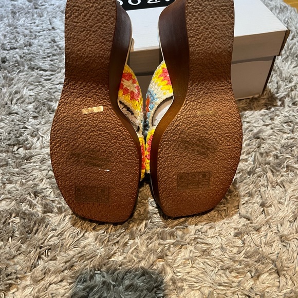 NIB..Bamboo crochet wedge sandals. The Perfect Summer Sandal!! Size 6.5 - Picture 4 of 6